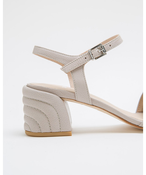 flat sandals with quilted straps