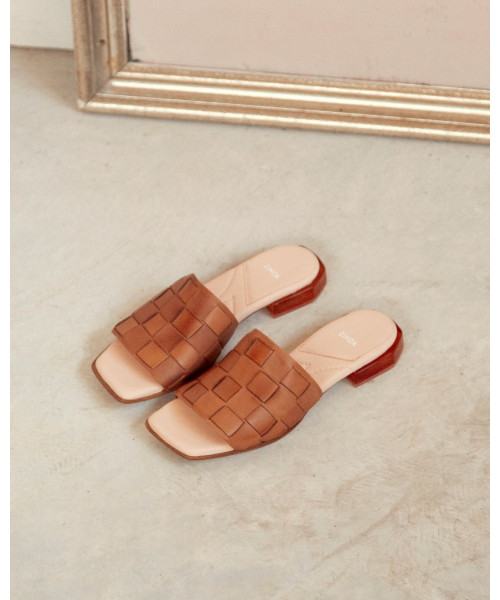 tan leather slider
