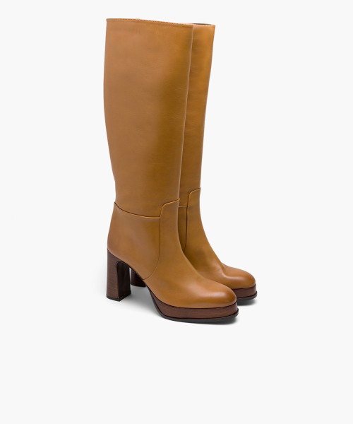 Bota alta con plataforma en piel camel